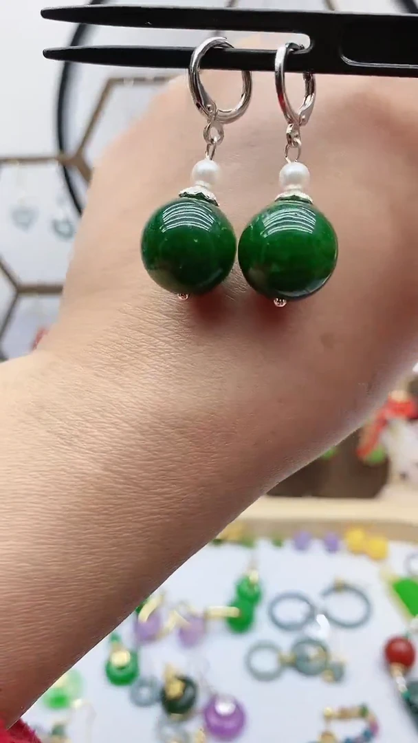 未镶嵌石英质玉（天山翠）耳饰54