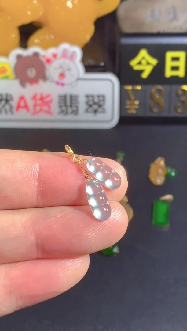 颈饰18K金镶嵌翡翠