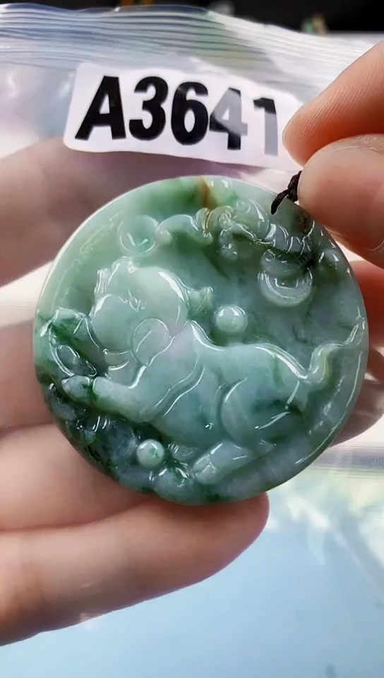 翡翠未镶嵌颈饰天然翡翠吊坠挂件