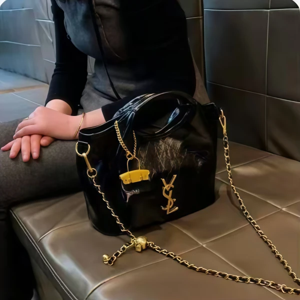 香港品牌2025新款时尚女包轻奢百搭小众时尚潮流网红洋气邮差包包