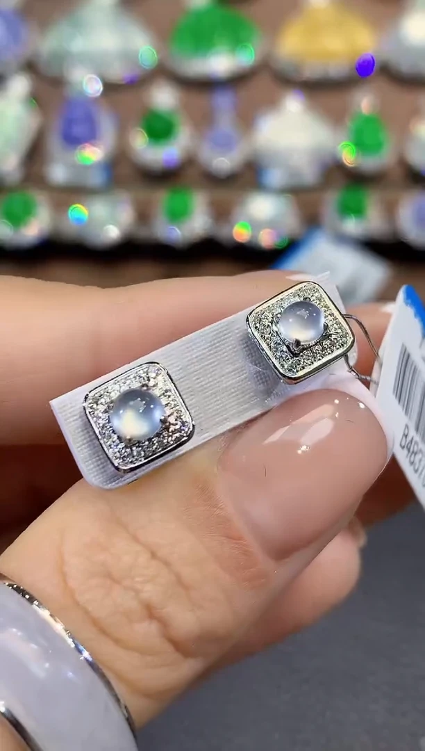 18K金镶嵌翡翠耳饰A21