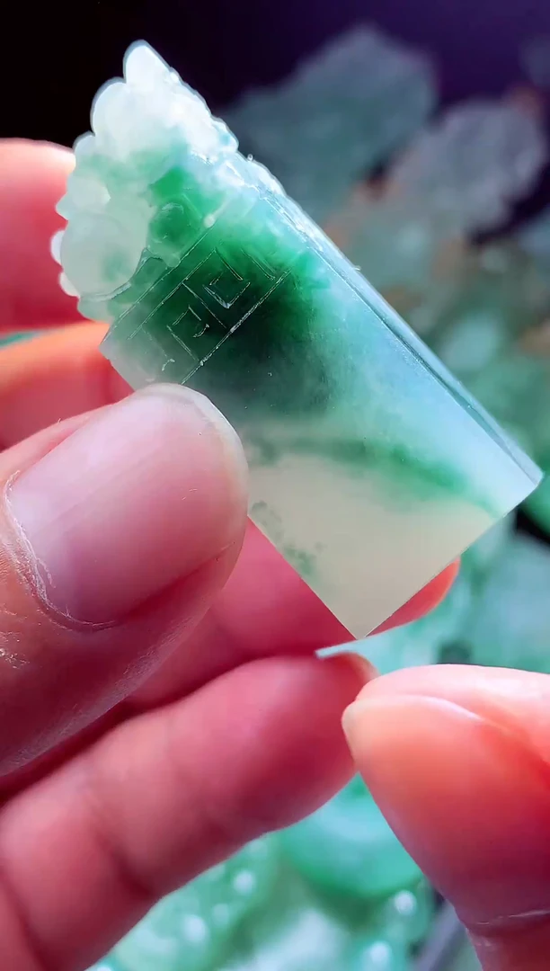 未镶嵌定制翡翠无*?翡翠毛货定制