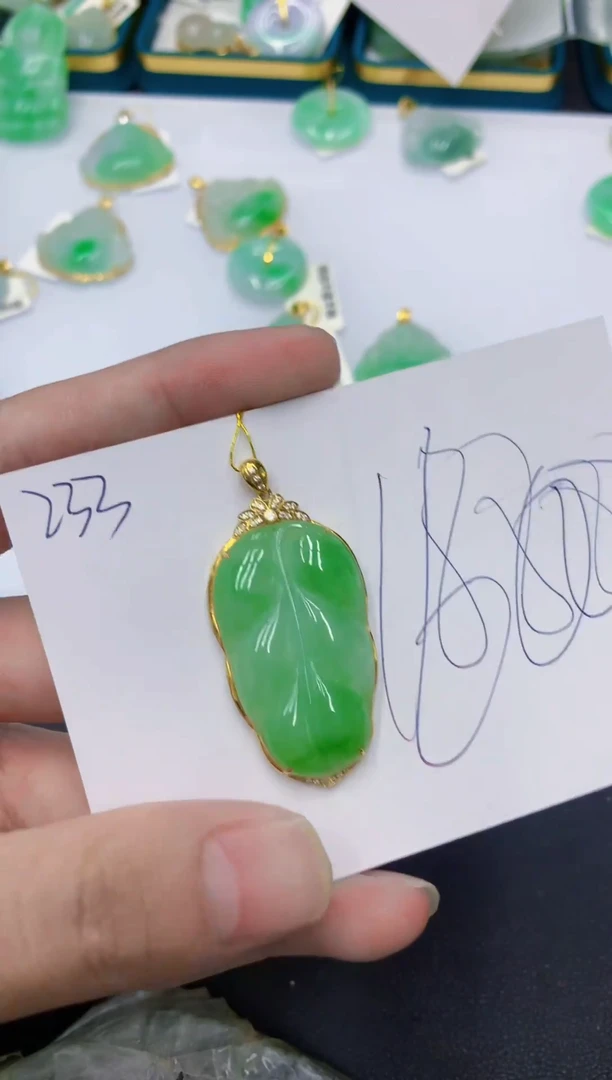 颈饰18K金镶嵌翡翠翡翠