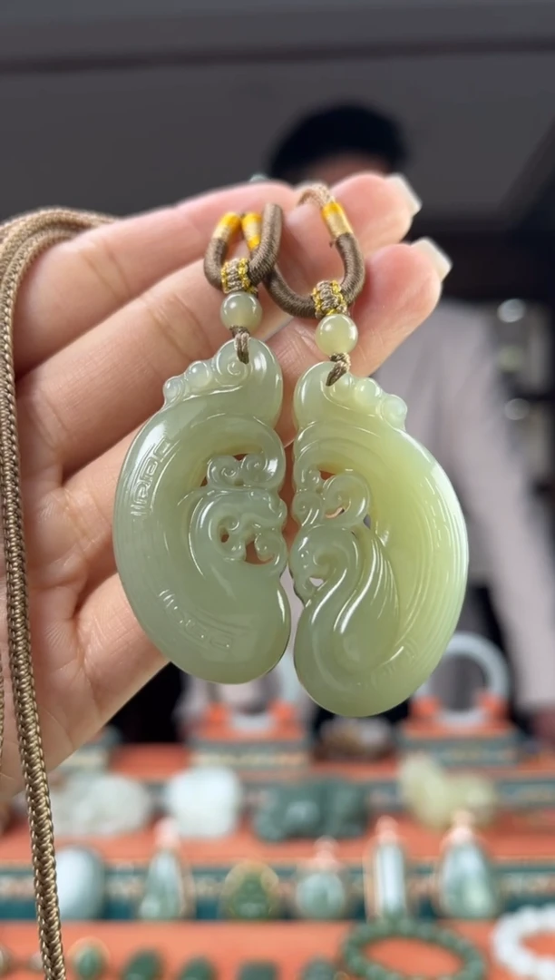 颈饰未镶嵌和田玉佩佩