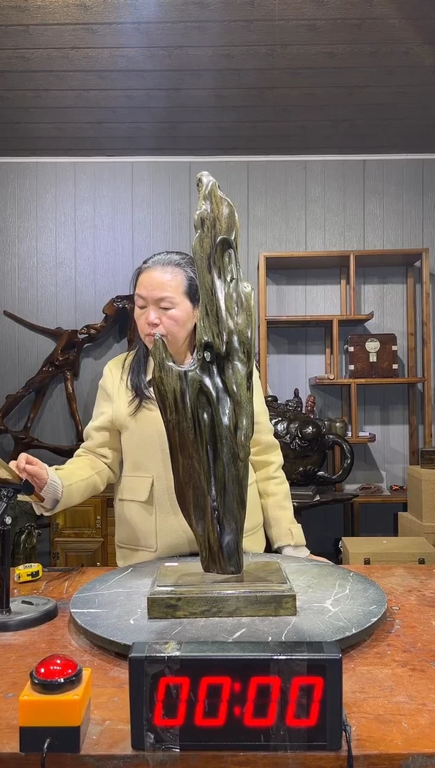 金丝楠露****哥阴沉木随行摆件