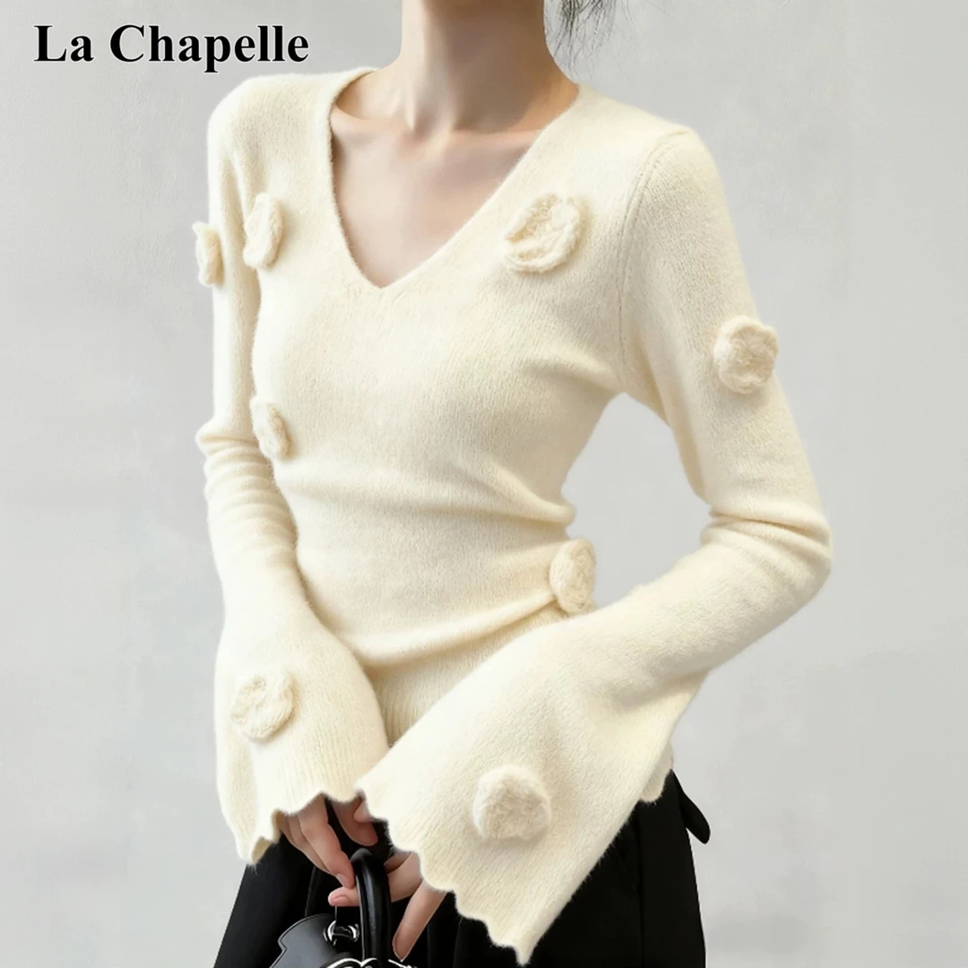 拉夏贝尔韩系v领修身立体花朵毛衣秋冬女新款喇叭袖收腰针织上衣