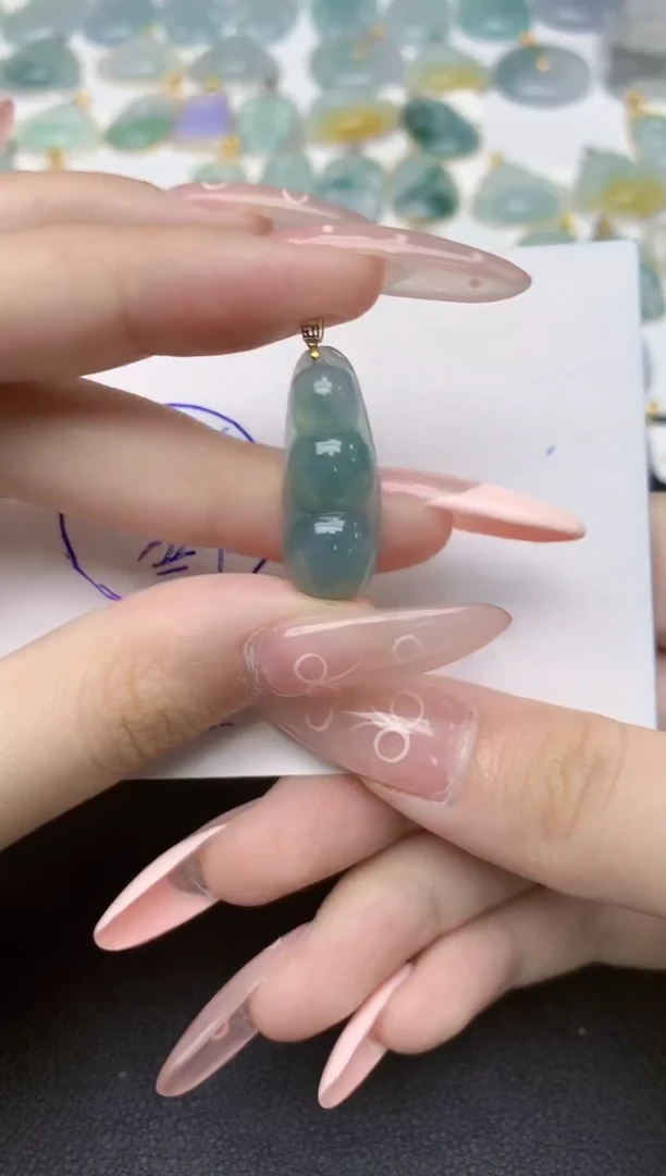 翡翠18K金镶嵌颈饰天然翡翠A货