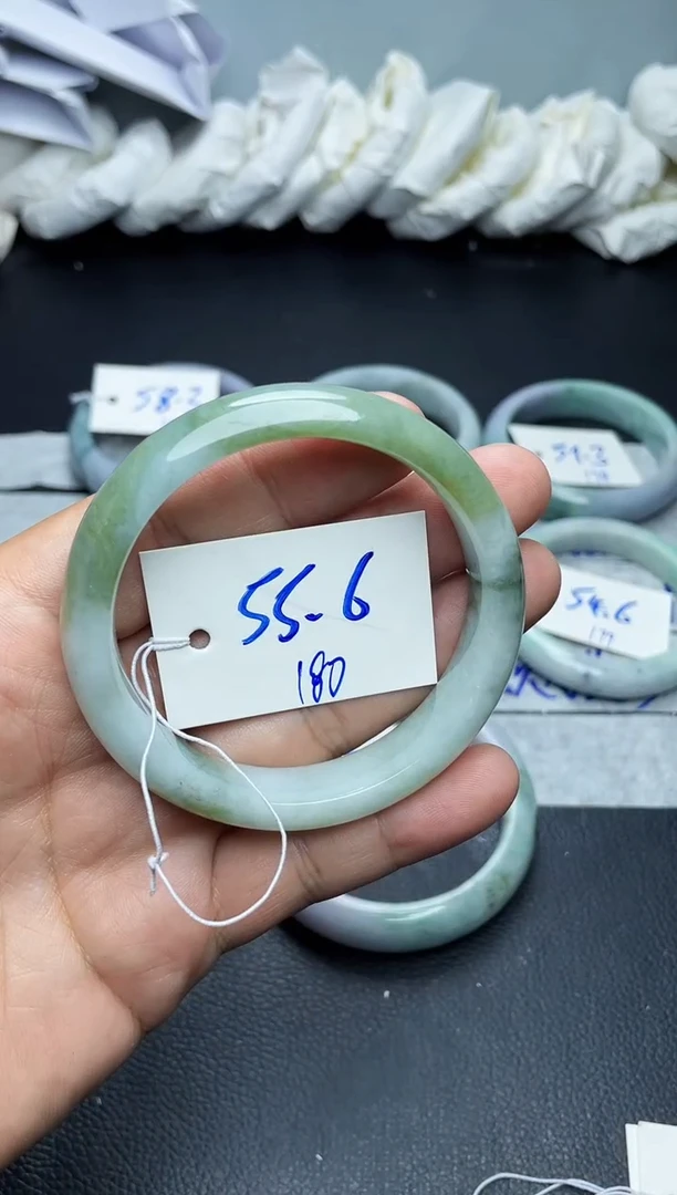 未镶嵌手镯翡翠180