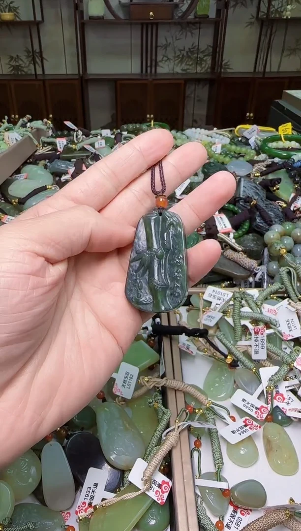 颈饰未镶嵌和田玉1