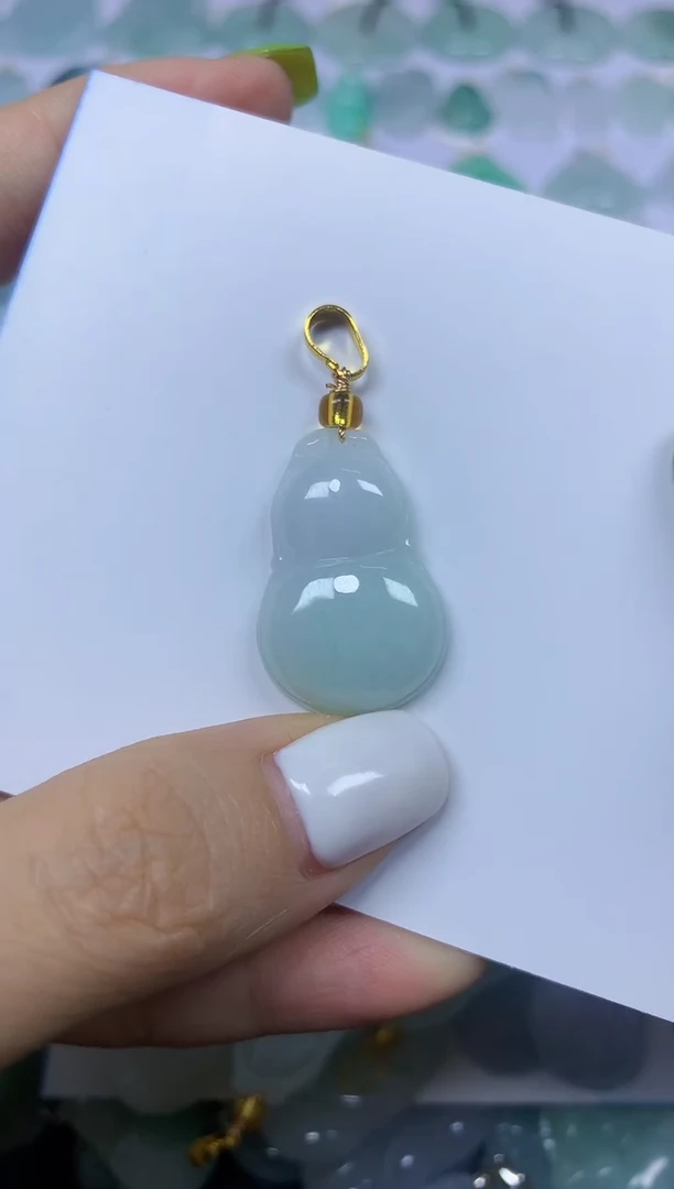 翡翠未镶嵌颈饰挂件