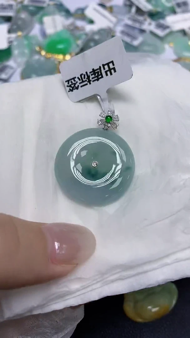 翡翠18K金镶嵌颈饰天然缅甸翡翠A货