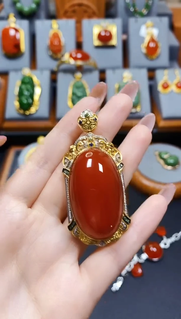 18K金镶嵌原矿南红蛋面吊坠南红玛瑙*收藏