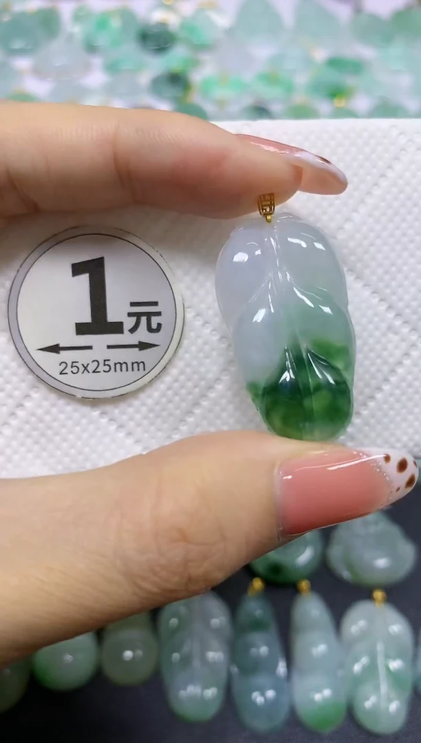 颈饰18K金镶嵌翡翠天然翡翠A货
