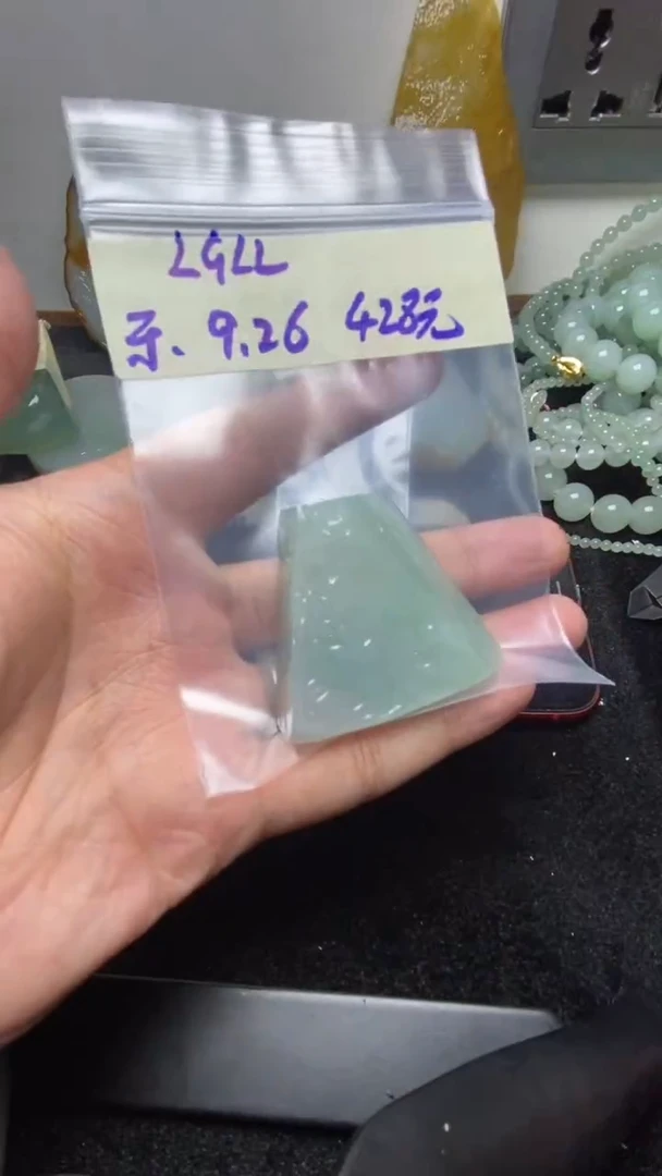 未镶嵌定制翡翠L**LLGLL
