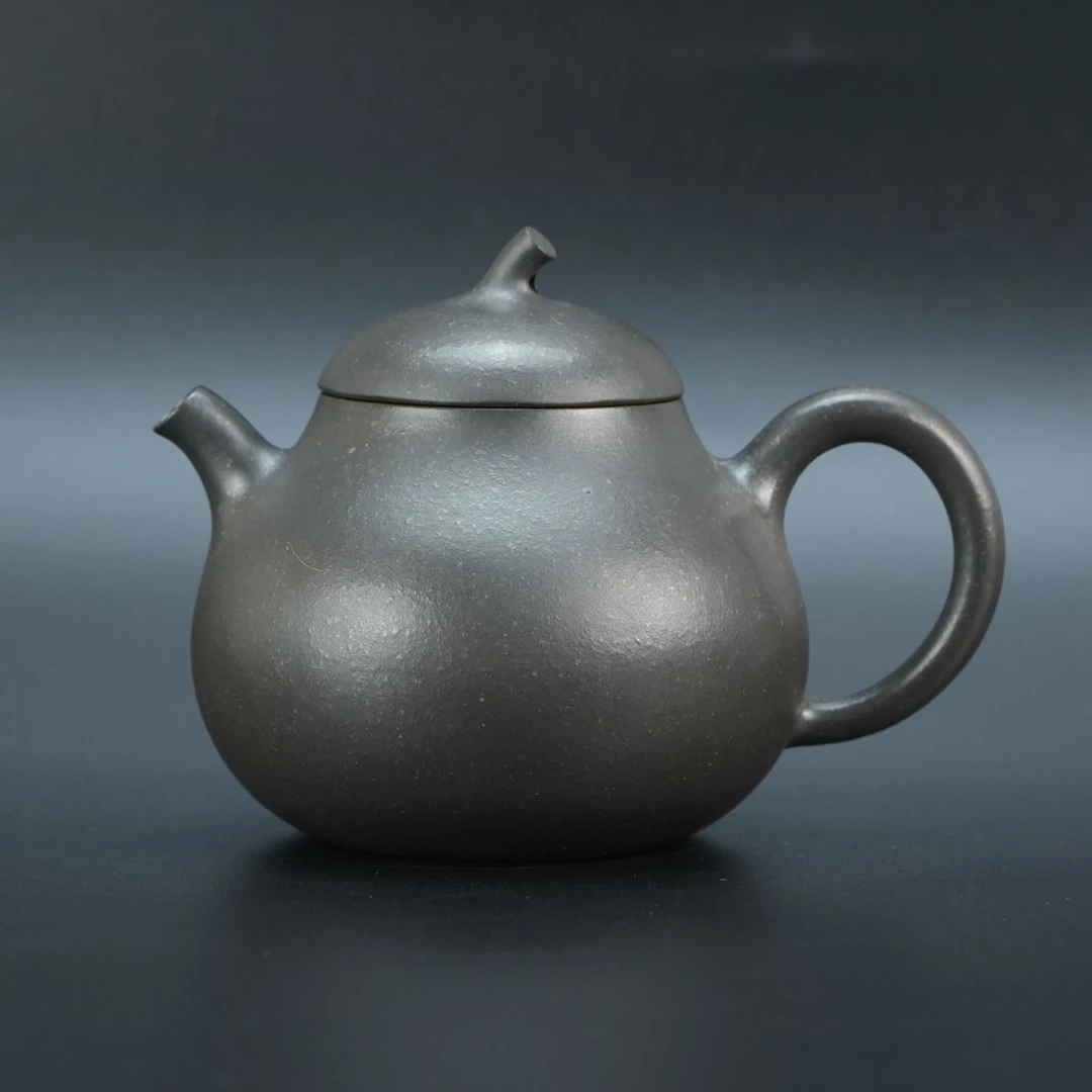 lot200512 521 陈伟 紫砂原矿天青泥高温柴烧《吉利壶》（180cc）