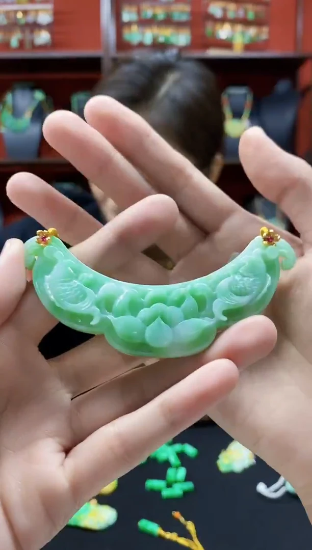 颈饰未镶嵌翡翠吊坠