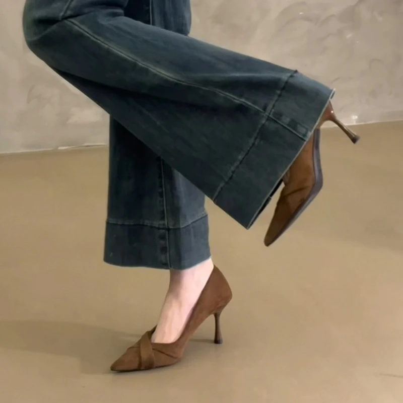 巨好看~法式绝美尖头交叉带高跟鞋2025新款复古绒面浅口细跟单鞋