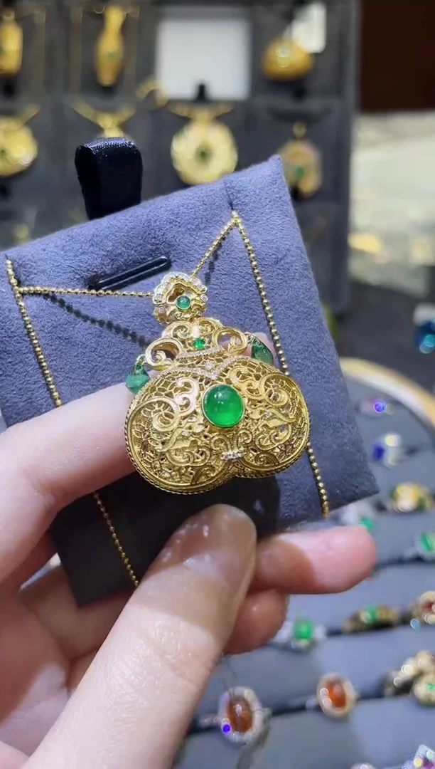 【闪购商品】祖母绿吊坠(不含链)18K金镶嵌0.8ct