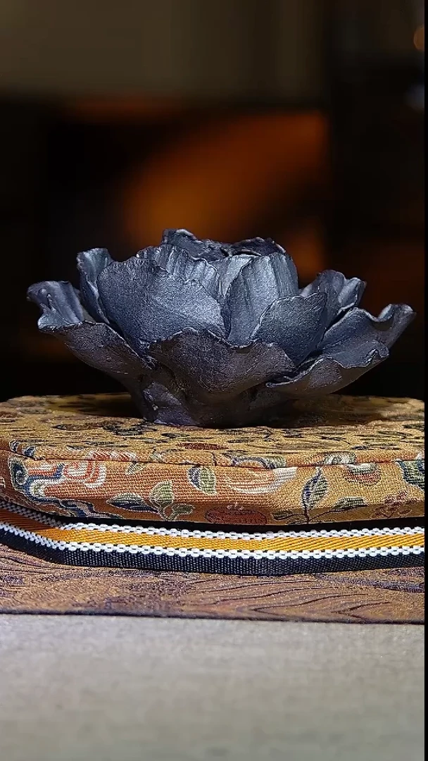 景德镇全手工玄铁泥牡丹香插