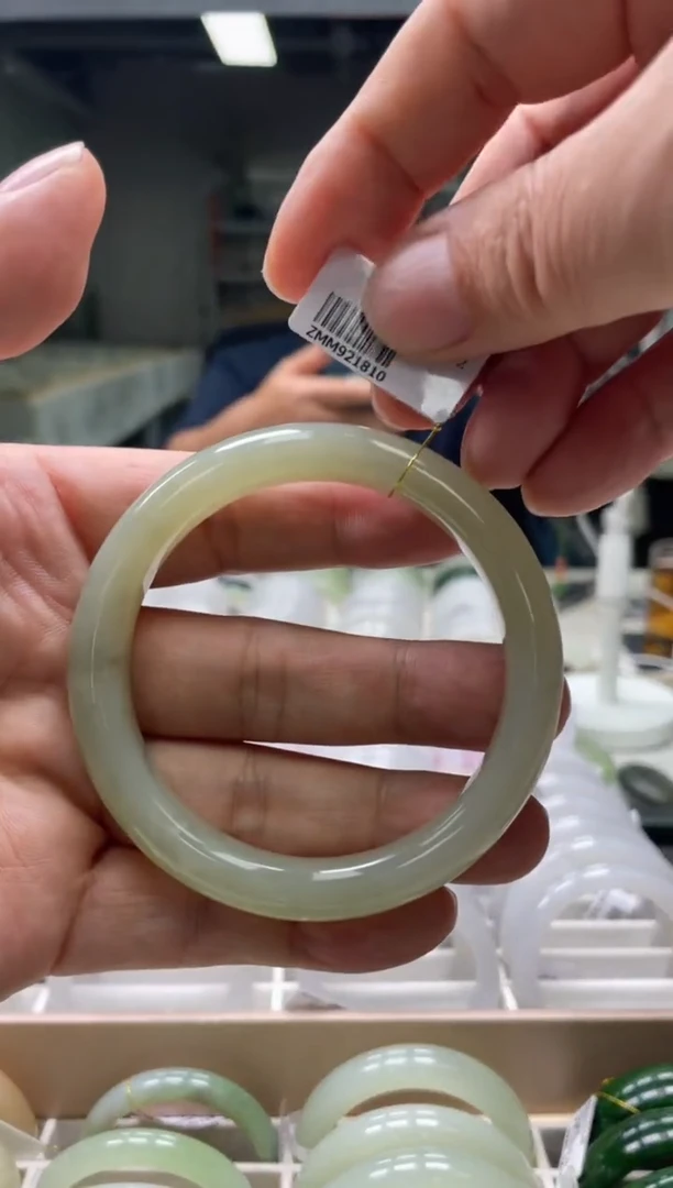 【闪购商品】和田玉手镯未镶嵌编码 1810圈口59-60