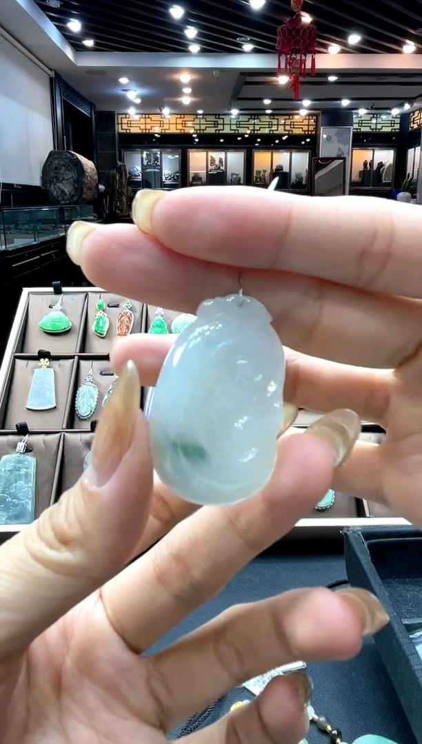 【闪购商品】翡翠颈饰未镶嵌如意