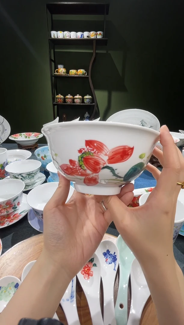 其他景德镇高温釉下彩荷花6英寸大面碗