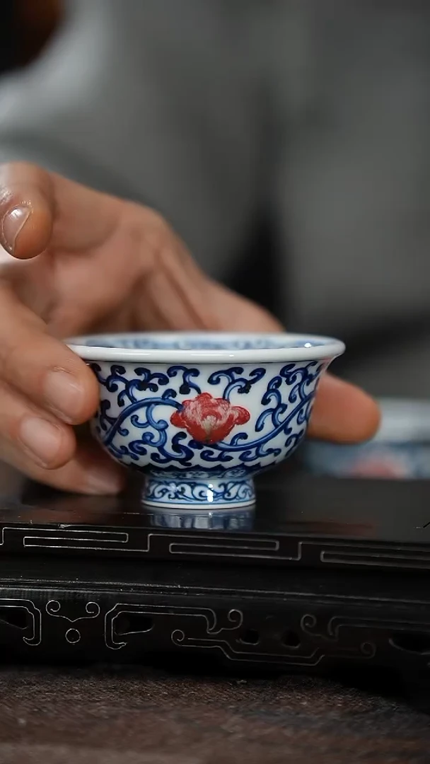 87-2青花釉里红缠枝灵芝小压手杯（红丰）