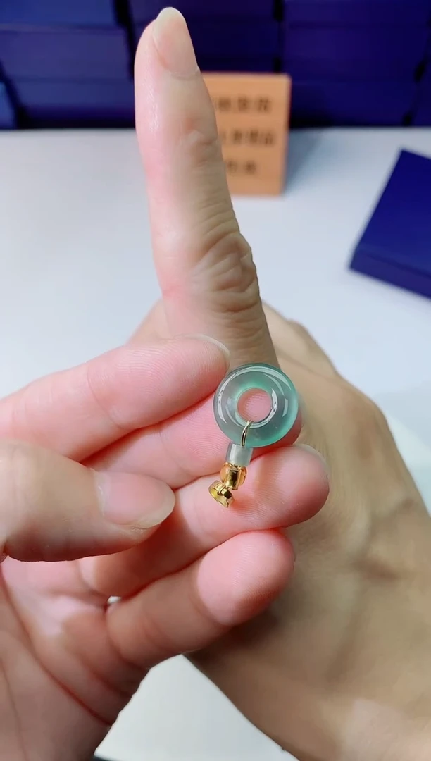 翡翠未镶嵌颈饰1