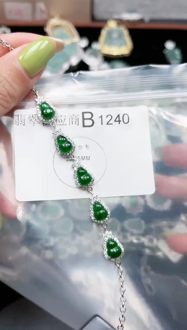 【闪购商品】翡翠颈饰未镶嵌1240赠皮绳
