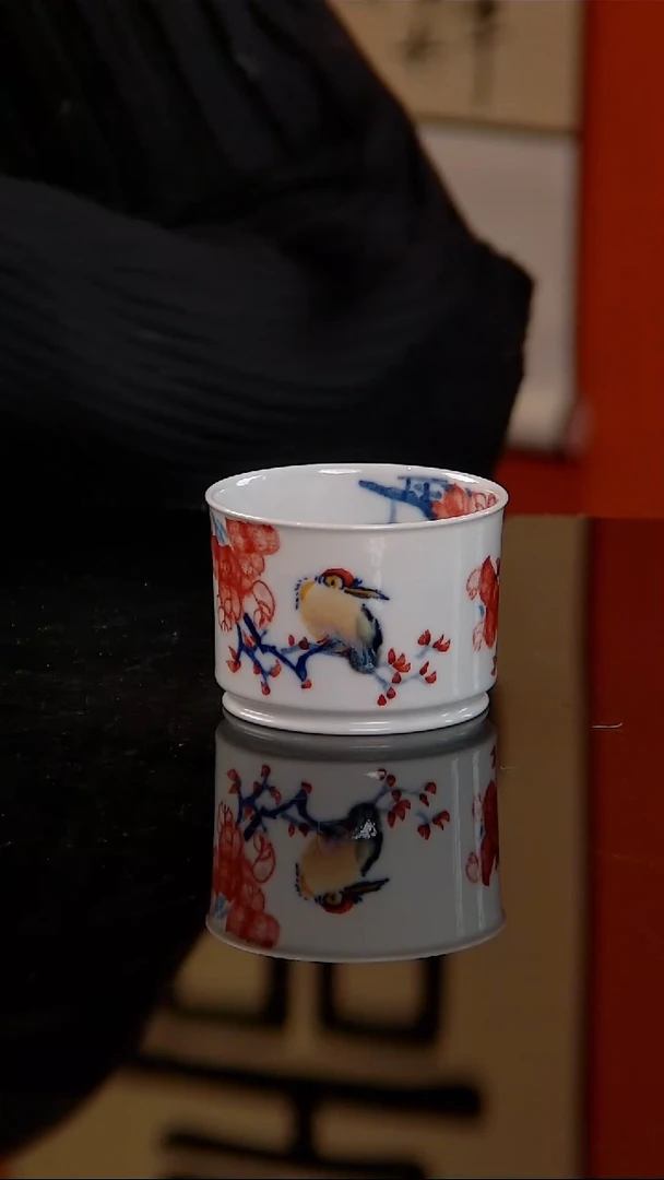 李华手绘青花红彩鸿运当头容天杯