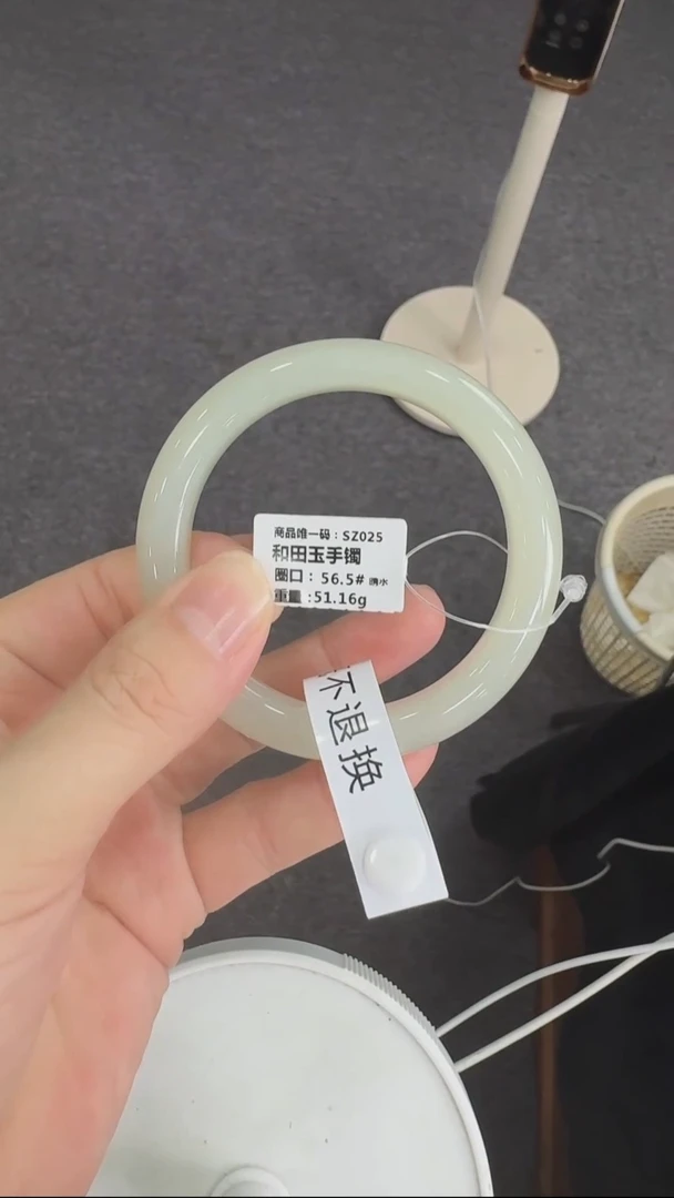 和田玉手镯未镶嵌晴水