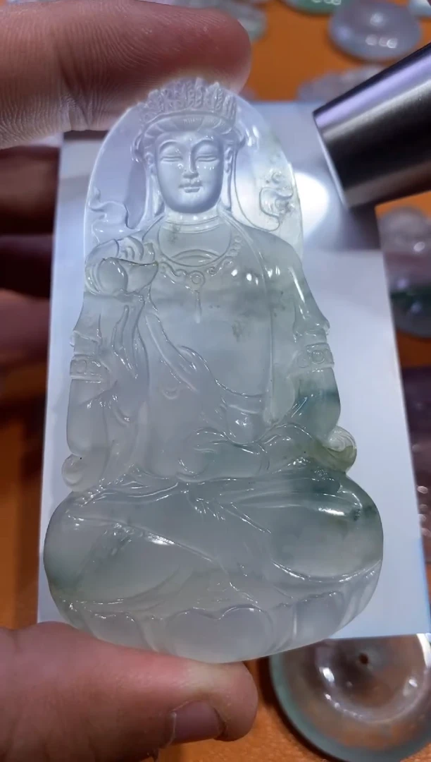 【闪购商品】翡翠颈饰未镶嵌观音9500