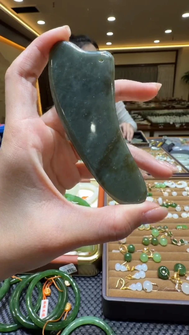 颈饰未镶嵌和田玉挂件