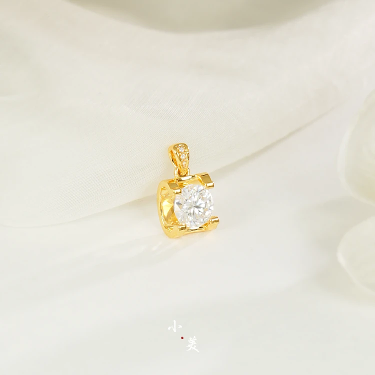 莫桑石18K金牛头吊坠 G80719