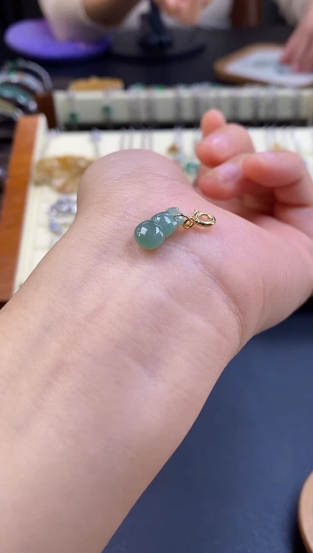 颈饰银S925镶嵌翡翠如***?15369