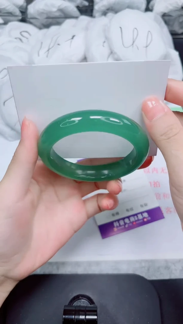 石英质玉手镯未镶嵌148-56