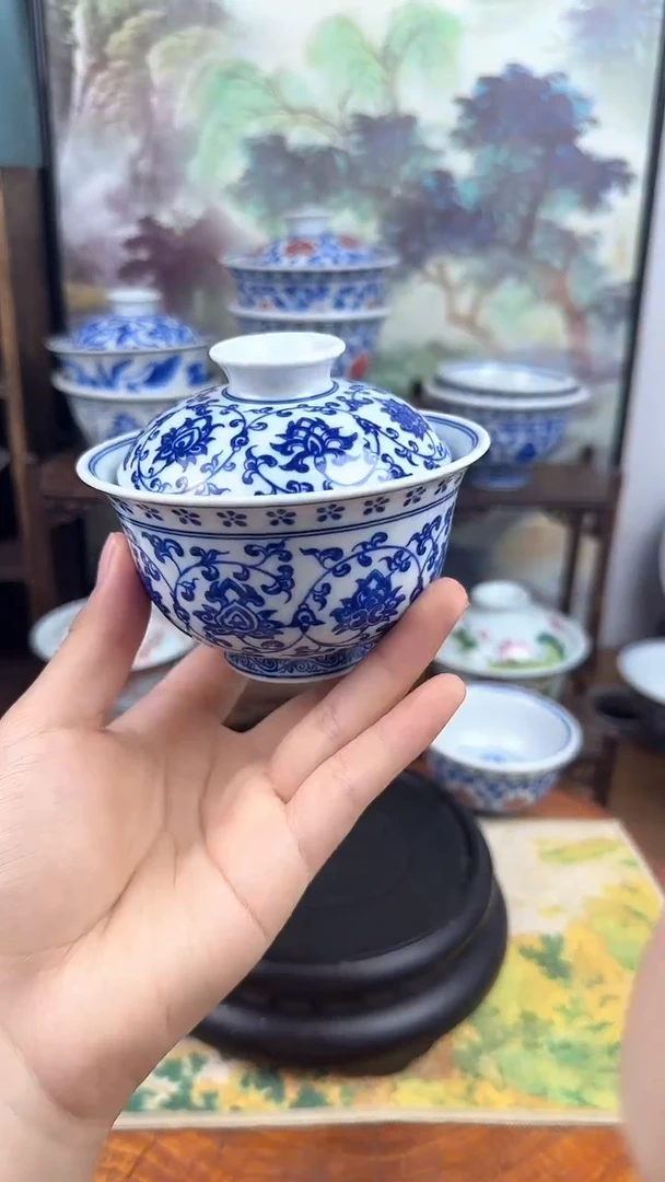 陶瓷青花缠枝莲两才盖碗