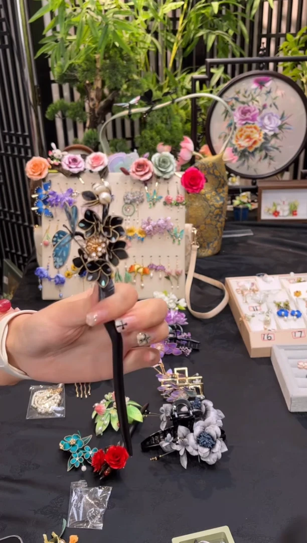 织绣小*子非遗手工绒花饰品