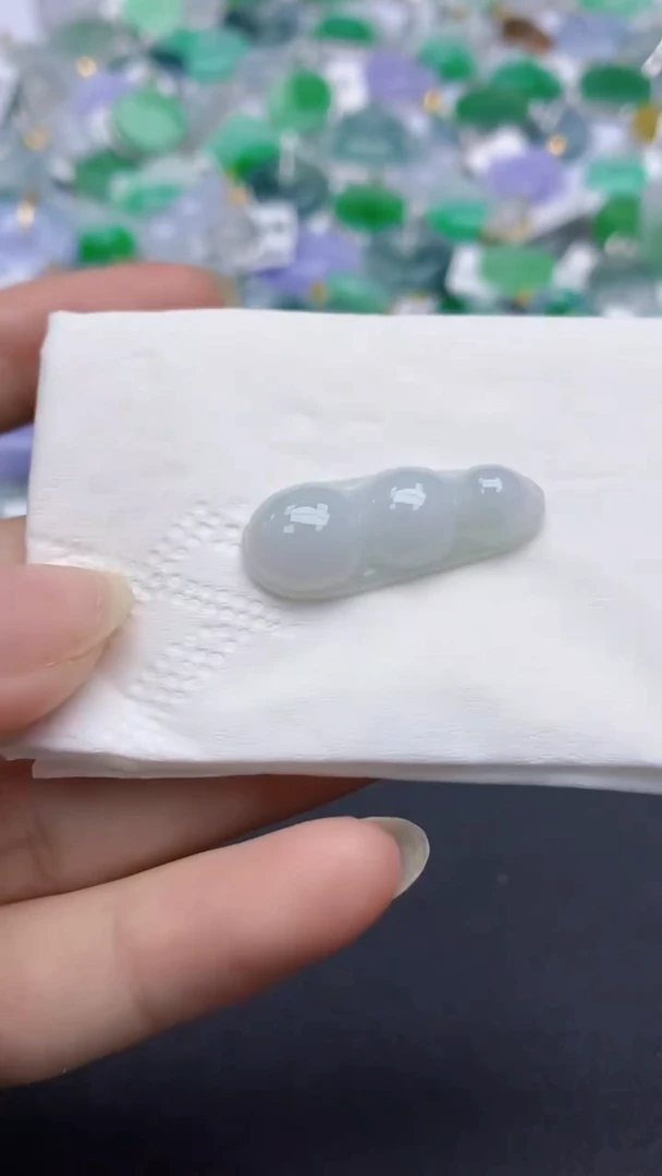 翡翠未镶嵌颈饰天然缅甸a货翡翠