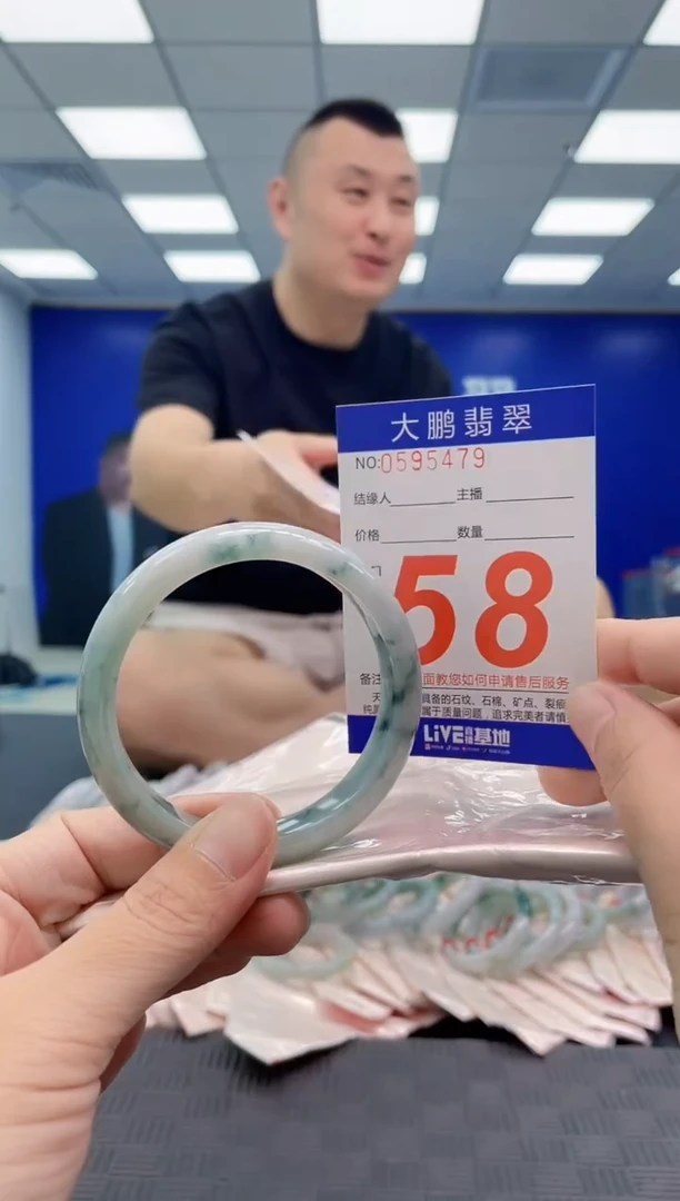 翡翠手镯未镶嵌AAAAAAAAAA