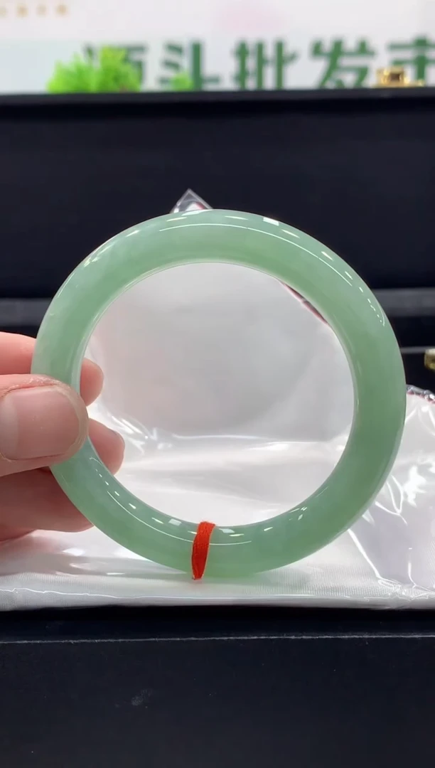 未镶嵌手镯翡翠手镯