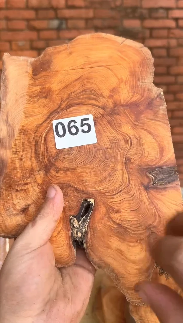 柏木太行山陈化崖柏现切先拍！卡1.5  随机一片！！！（1单1片）065
