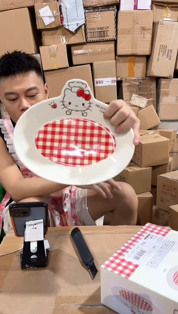 瓷片原盒kt猫红格子餐盘 微瑕