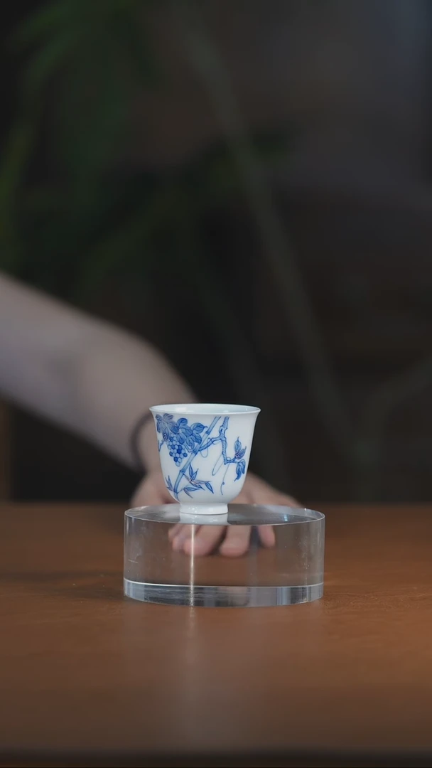 青花葡萄描银闻香杯