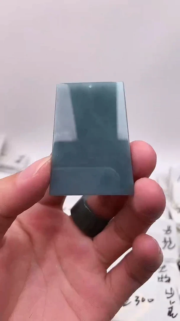 翡翠未镶嵌颈饰无事牌