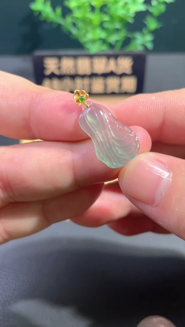 颈饰18K金镶嵌翡翠翡翠