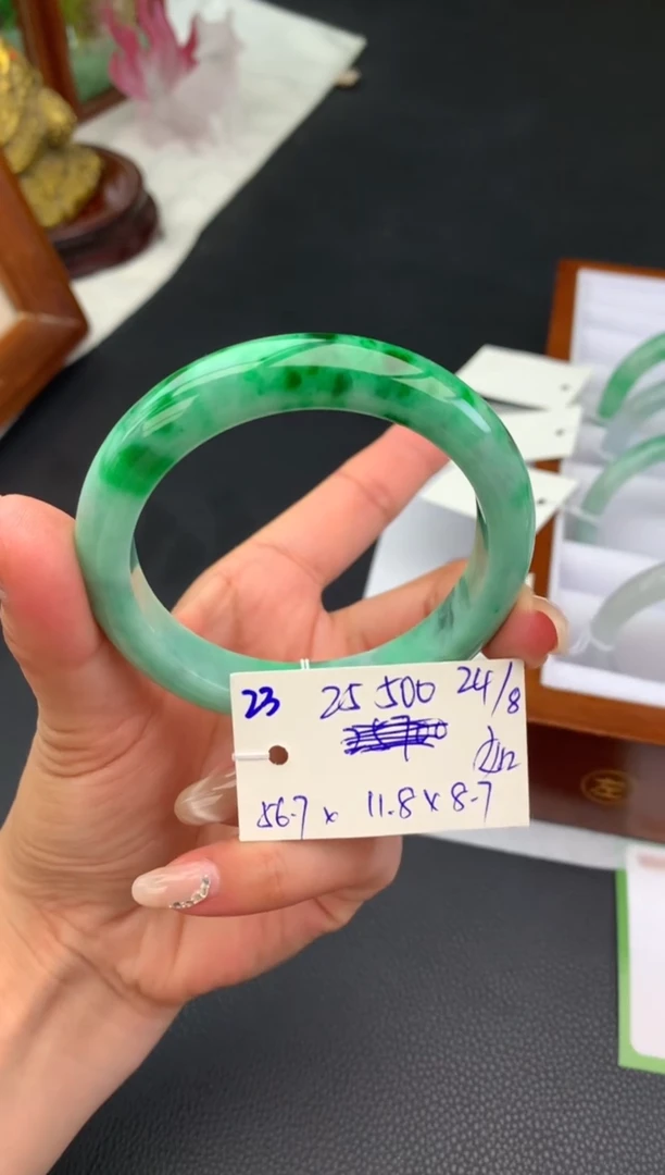 未镶嵌手镯翡翠衣*手镯