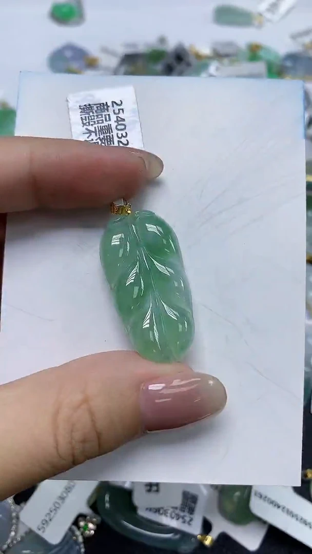 翡翠18K金镶嵌颈饰天然缅甸翡翠A货