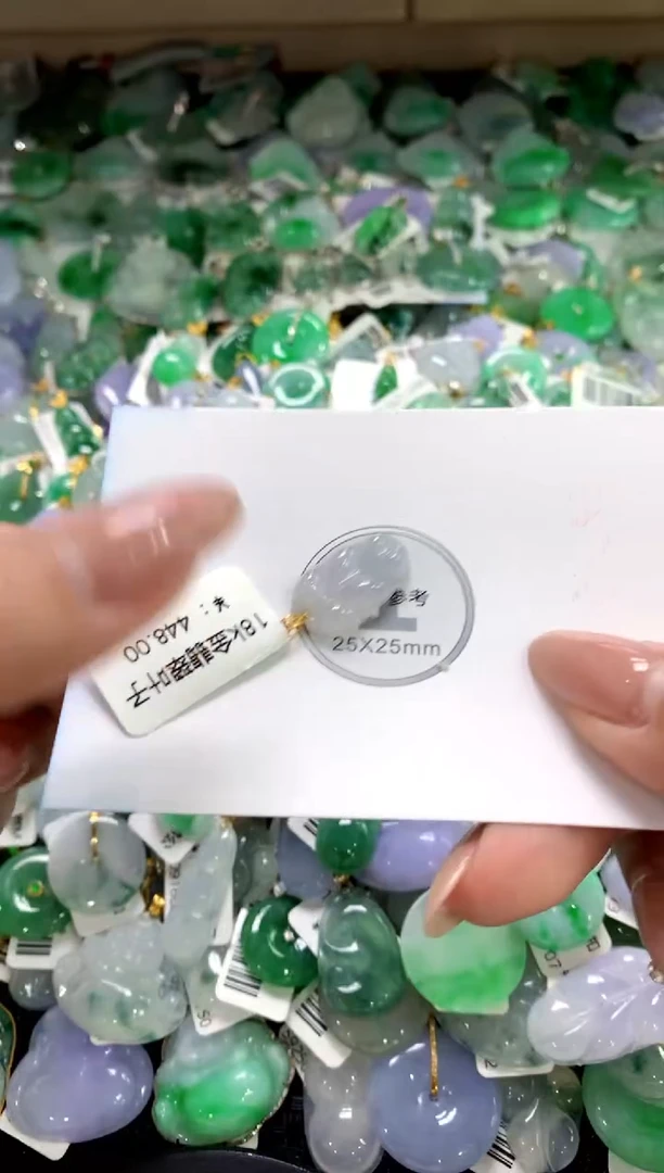 颈饰18K金镶嵌翡翠1111111111111111