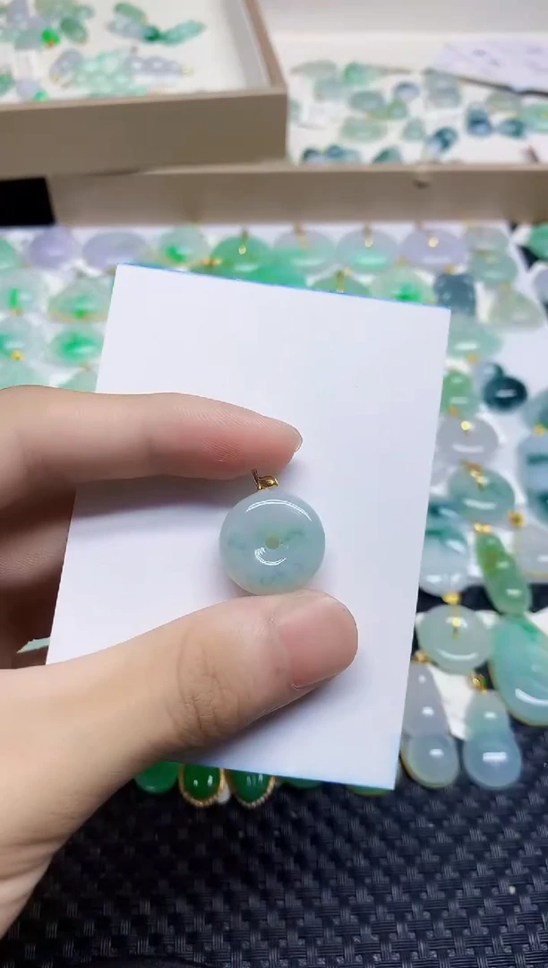 颈饰18K金镶嵌翡翠867868767867